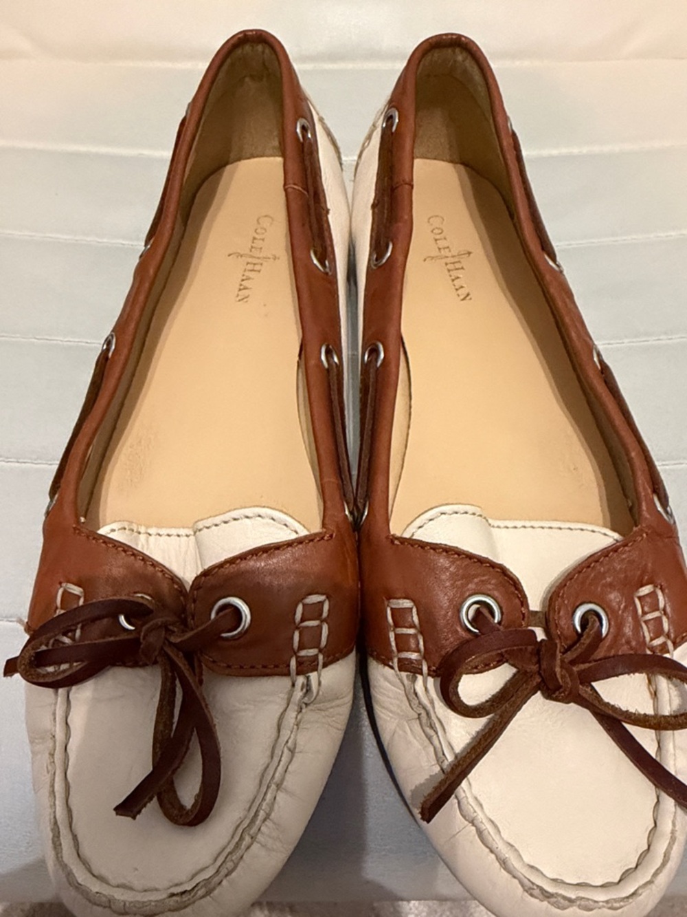 Cole Haan Womens Tali Boat Shoe ll Size 9 Leather Loafer Ivory Brown Slip On - Picture 3 of 7